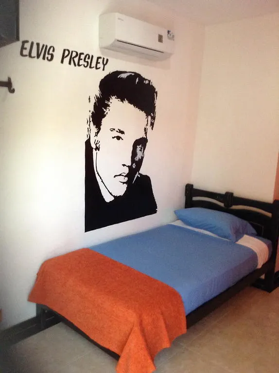 Zleeping Hostel Santa Marta